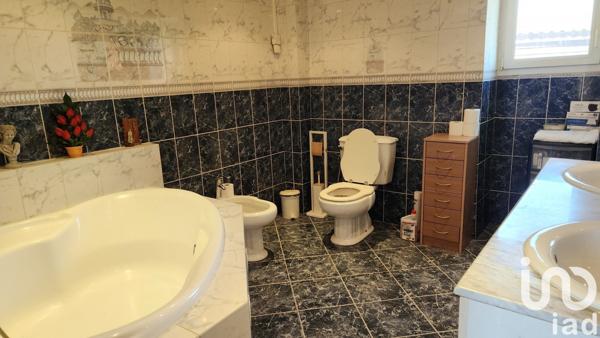 Maison 7 pièces de 182 m² à Villethierry (89140)