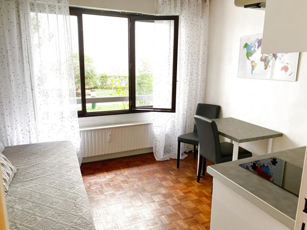 Paris (75010) Canal St Martin, 29 rue Louis BLANC Studio meublé 13m2 – RdC – Prêt à louer – Cave