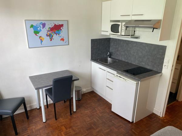 Paris (75010) Canal St Martin, 29 rue Louis BLANC Studio meublé 13m2 – RdC – Prêt à louer – Cave