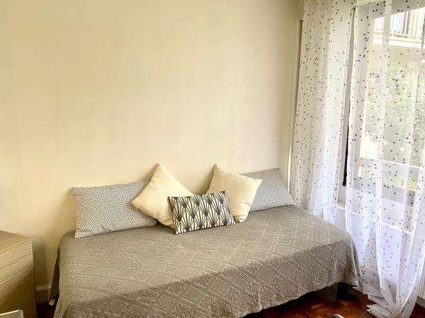 Paris (75010) Canal St Martin, 29 rue Louis BLANC Studio meublé 13m2 – RdC – Prêt à louer – Cave