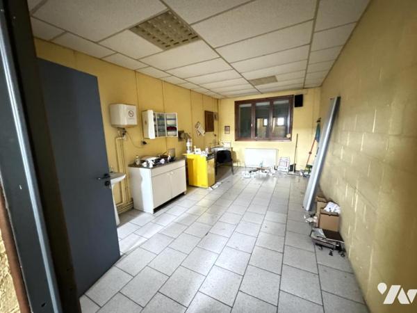 A Quiévrechain, Immeuble à usage de bureaux proche frontière belge 400 m² sur 944 m² de parcelle