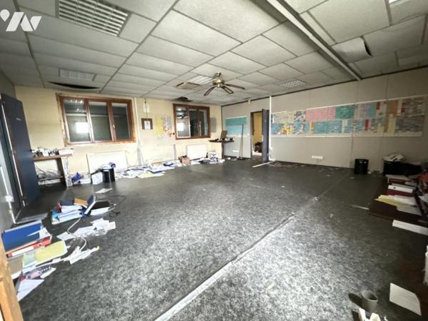 A Quiévrechain, Immeuble à usage de bureaux proche frontière belge 400 m² sur 944 m² de parcelle