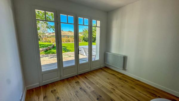 Plain-pied avec 4 chambres, piscine et jacuzzi, très belles finitions