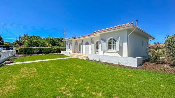 Plain-pied avec 4 chambres, piscine et jacuzzi, très belles finitions