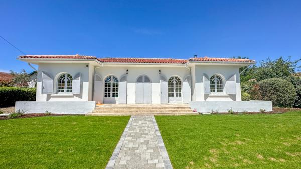 Plain-pied avec 4 chambres, piscine et jacuzzi, très belles finitions
