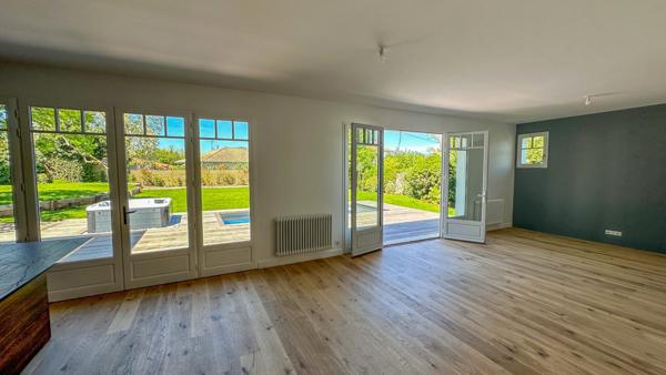 Plain-pied avec 4 chambres, piscine et jacuzzi, très belles finitions