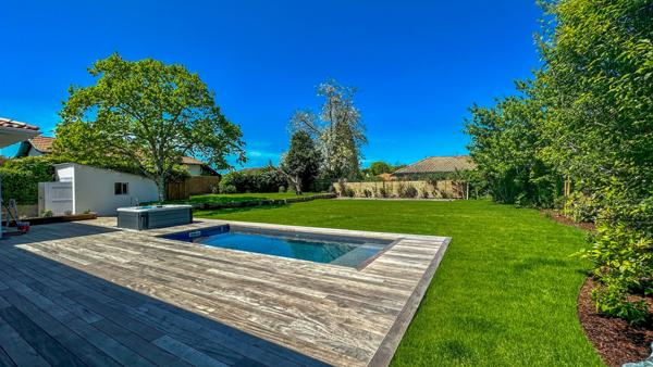 Plain-pied avec 4 chambres, piscine et jacuzzi, très belles finitions