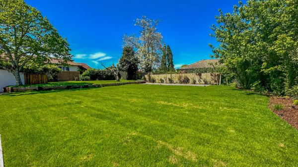 Plain-pied avec 4 chambres, piscine et jacuzzi, très belles finitions