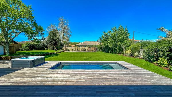 Plain-pied avec 4 chambres, piscine et jacuzzi, très belles finitions