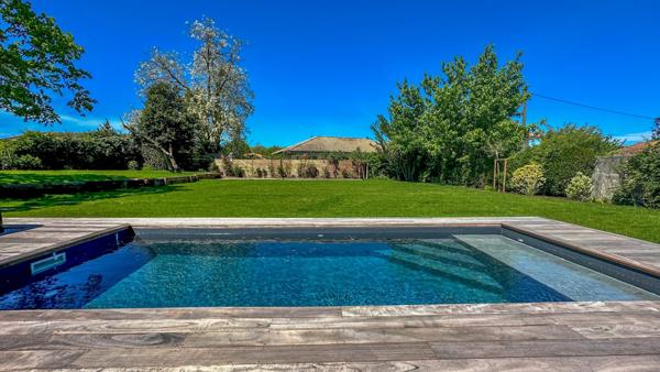 Plain-pied avec 4 chambres, piscine et jacuzzi, très belles finitions