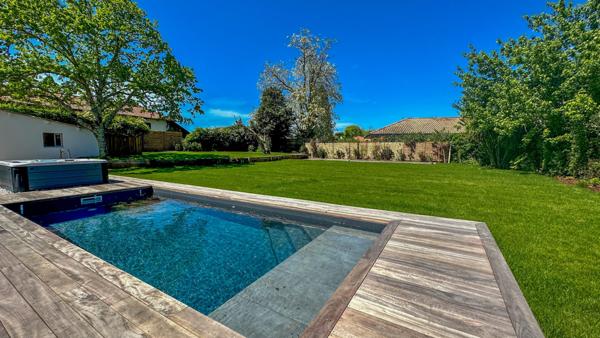 Plain-pied avec 4 chambres, piscine et jacuzzi, très belles finitions