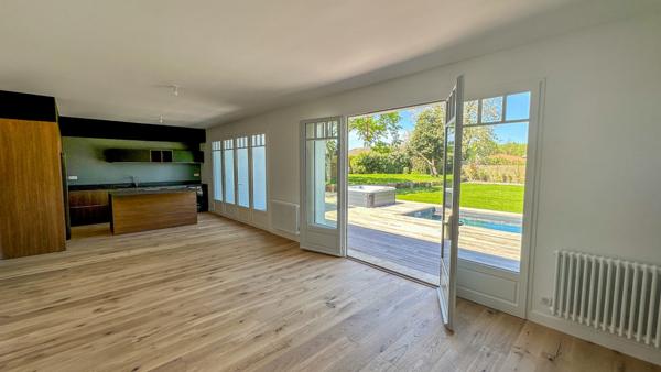 Plain-pied avec 4 chambres, piscine et jacuzzi, très belles finitions