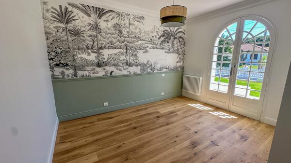 Plain-pied avec 4 chambres, piscine et jacuzzi, très belles finitions