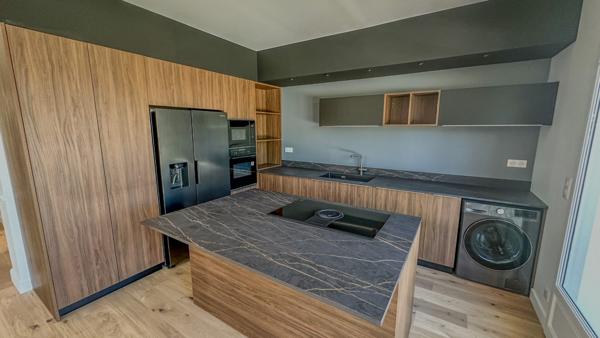 Plain-pied avec 4 chambres, piscine et jacuzzi, très belles finitions