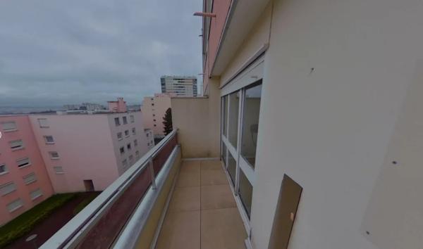 STUDIO A LOUER - RILLIEUX LA PAPE Leclerc 46.36 m 2 670 € charges comprises par mois