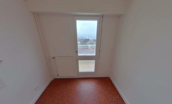 STUDIO A LOUER - RILLIEUX LA PAPE Leclerc 46.36 m 2 670 € charges comprises par mois