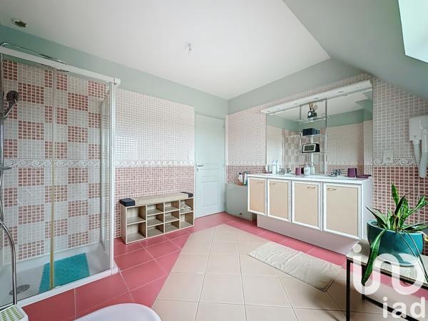 Maison 10 pièces de 232 m² à Saint-Marcouf (50310)