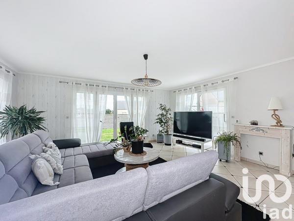 Maison 10 pièces de 232 m² à Saint-Marcouf (50310)