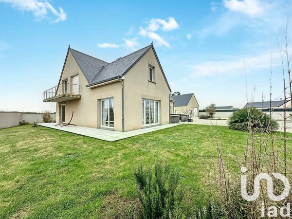 Maison 10 pièces de 232 m² à Saint-Marcouf (50310)