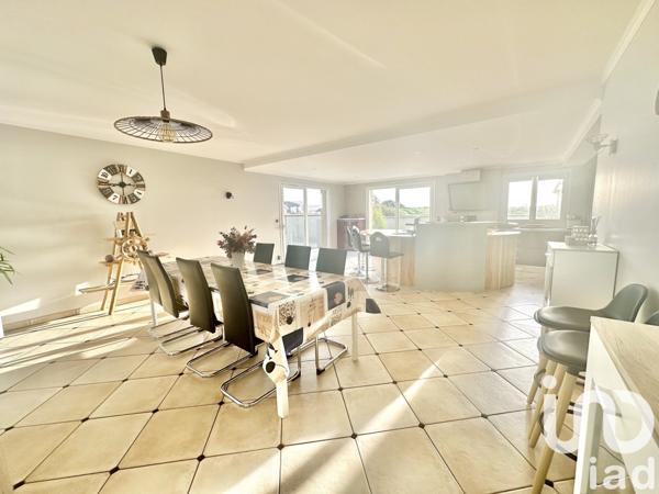 Maison 10 pièces de 232 m² à Saint-Marcouf (50310)