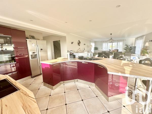 Maison 10 pièces de 232 m² à Saint-Marcouf (50310)