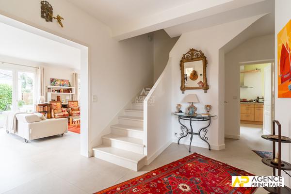 Maison Le Mesnil Le Roi - 200 m2 €1 365 000 ** - Référence 13358