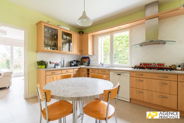 Maison Le Mesnil Le Roi - 200 m2 €1 365 000 ** - Référence 13358