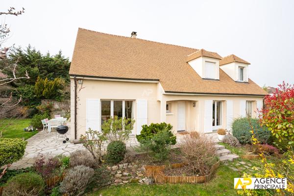 Maison Le Mesnil Le Roi - 200 m2 €1 365 000 ** - Référence 13358