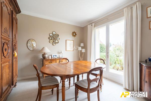 Maison Le Mesnil Le Roi - 200 m2 €1 365 000 ** - Référence 13358