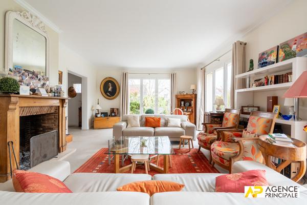 Maison Le Mesnil Le Roi - 200 m2 €1 365 000 ** - Référence 13358