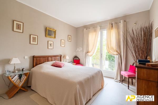 Maison Le Mesnil Le Roi - 200 m2 €1 365 000 ** - Référence 13358