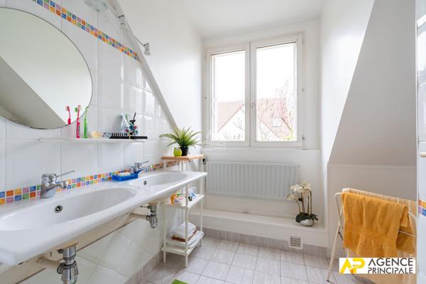 Maison Le Mesnil Le Roi - 200 m2 €1 365 000 ** - Référence 13358