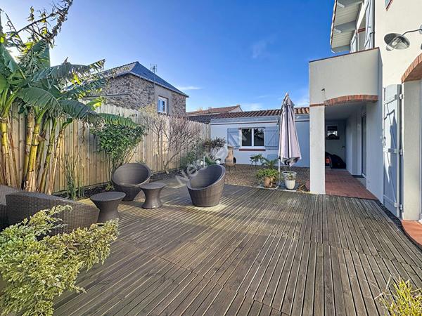 Maison de charme à vendre à Champtoceaux - 3 chambres, garage et extérieur.