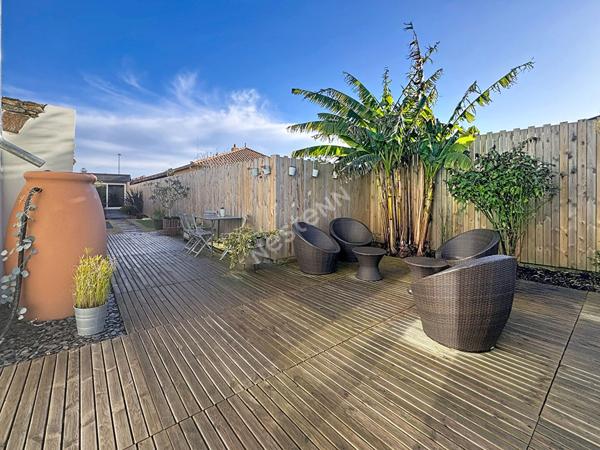 Maison de charme à vendre à Champtoceaux - 3 chambres, garage et extérieur.