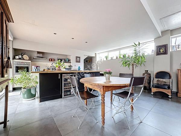 Maison de charme à vendre à Champtoceaux - 3 chambres, garage et extérieur.