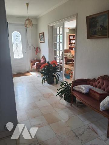 HAUTE VILLE - belle maison
de ville 200 m2 habitable sur un terrain de 1120 m2 agencé. Quartier...