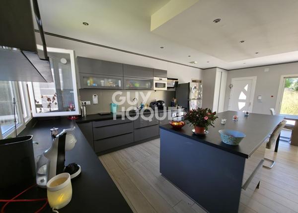 Grande maison familiale de plain-pied avec terrasse et terrain de 3000 m² à Saint-Barthélemy-Lestra