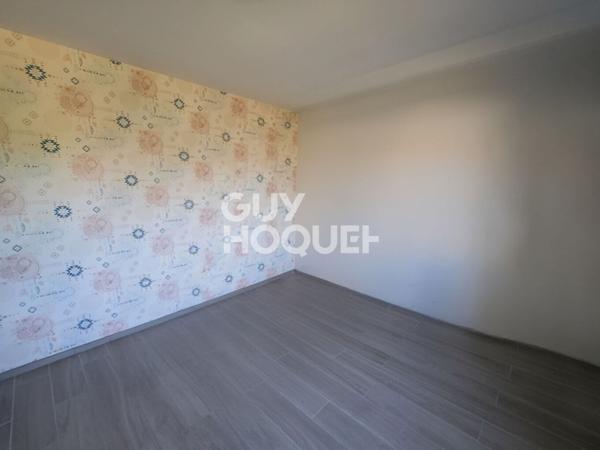 Grande maison familiale de plain-pied avec terrasse et terrain de 3000 m² à Saint-Barthélemy-Lestra