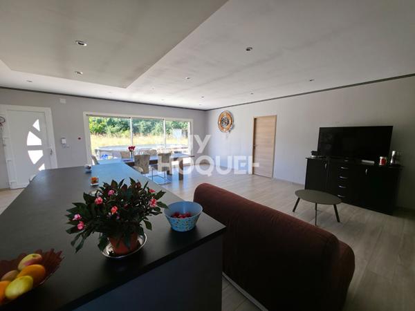 Grande maison familiale de plain-pied avec terrasse et terrain de 3000 m² à Saint-Barthélemy-Lestra