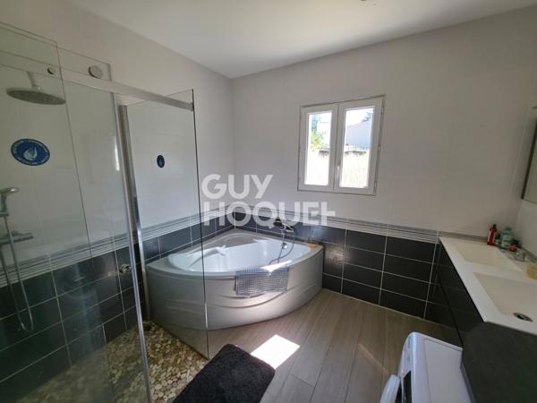 Grande maison familiale de plain-pied avec terrasse et terrain de 3000 m² à Saint-Barthélemy-Lestra