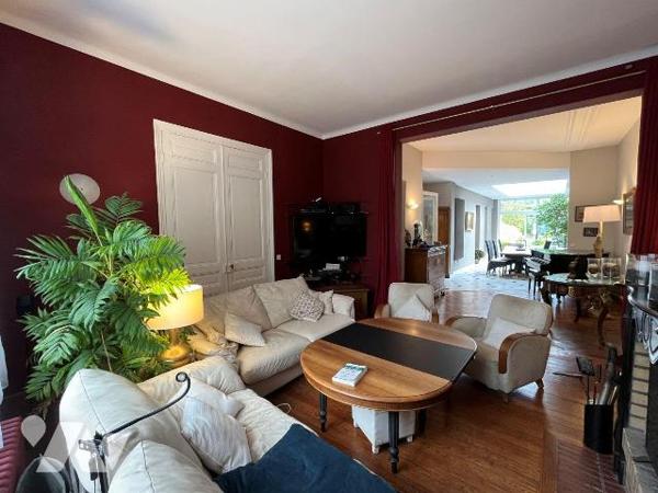 MAISON MALOUINE - 5 CHAMBRES - TERRASSE - JARDIN - A VENDRE - MALO LES BAINS.

SITUEE A DEUX ...