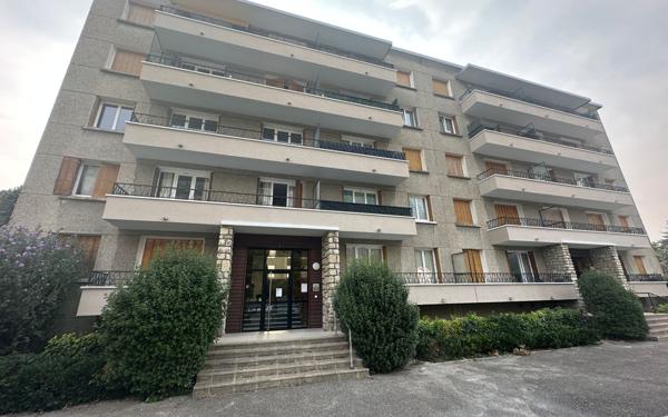 Appartement à vendre    3 pièces • 54 m2 Saint-Égrève