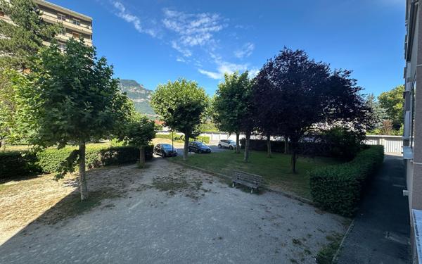 Appartement à vendre    3 pièces • 54 m2 Saint-Égrève