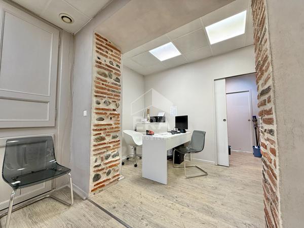 Vente immeuble avec appartement, local commercial et dépendances à aménager