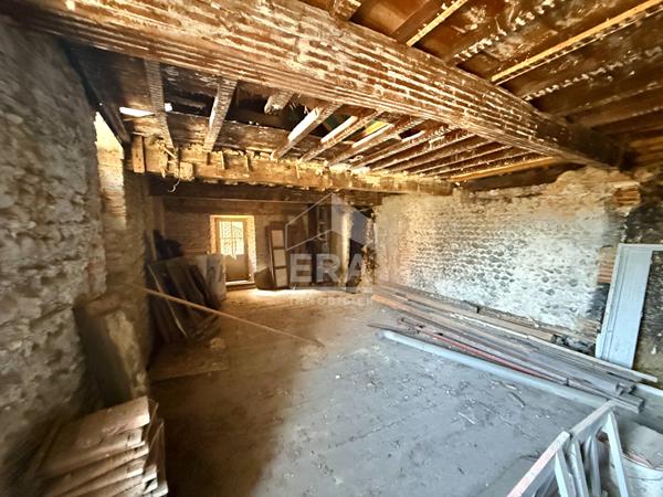 Vente immeuble avec appartement, local commercial et dépendances à aménager