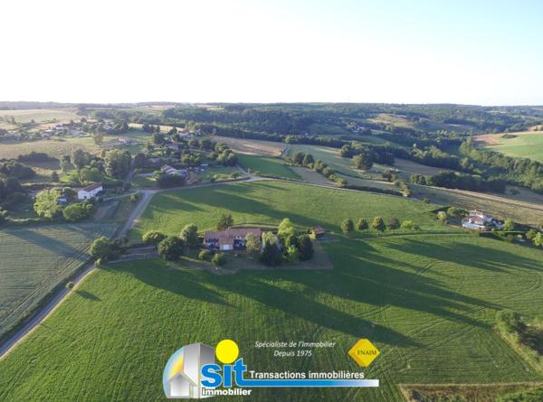 FERME RÉNOVÉE – ENVIRON 350 m² HABITABLES – PRÈS DE 6 HECTARES