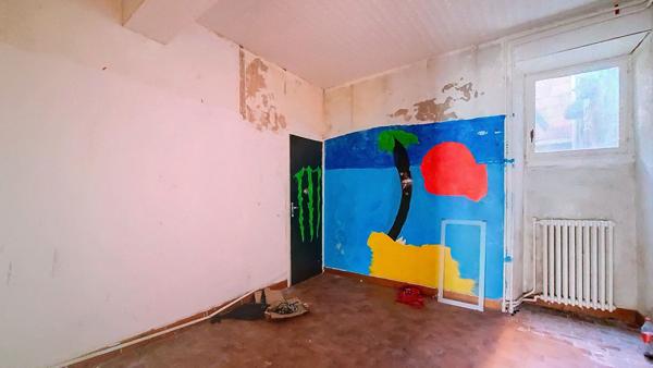 Ensemble immobilier à Lavardac : deux maisons dont une à rénover, garage et cour