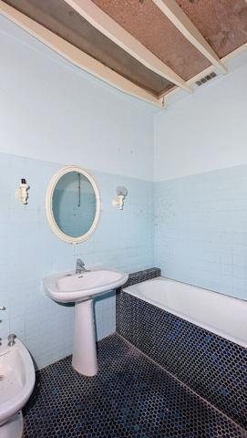 Ensemble immobilier à Lavardac : deux maisons dont une à rénover, garage et cour