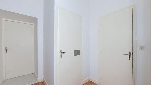 Ensemble immobilier à Lavardac : deux maisons dont une à rénover, garage et cour