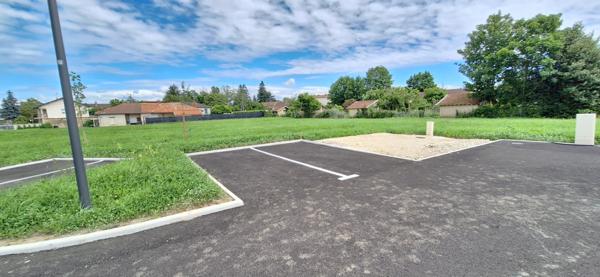 Centre ville de Bourg En Bresse , beau terrain à bâtir de  673m2 viabilisé.